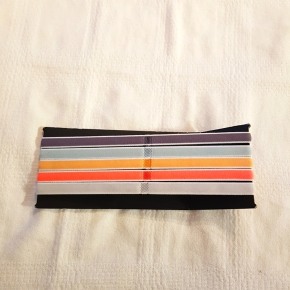 Under Armour headbands, 5 - Picture 3 of 3